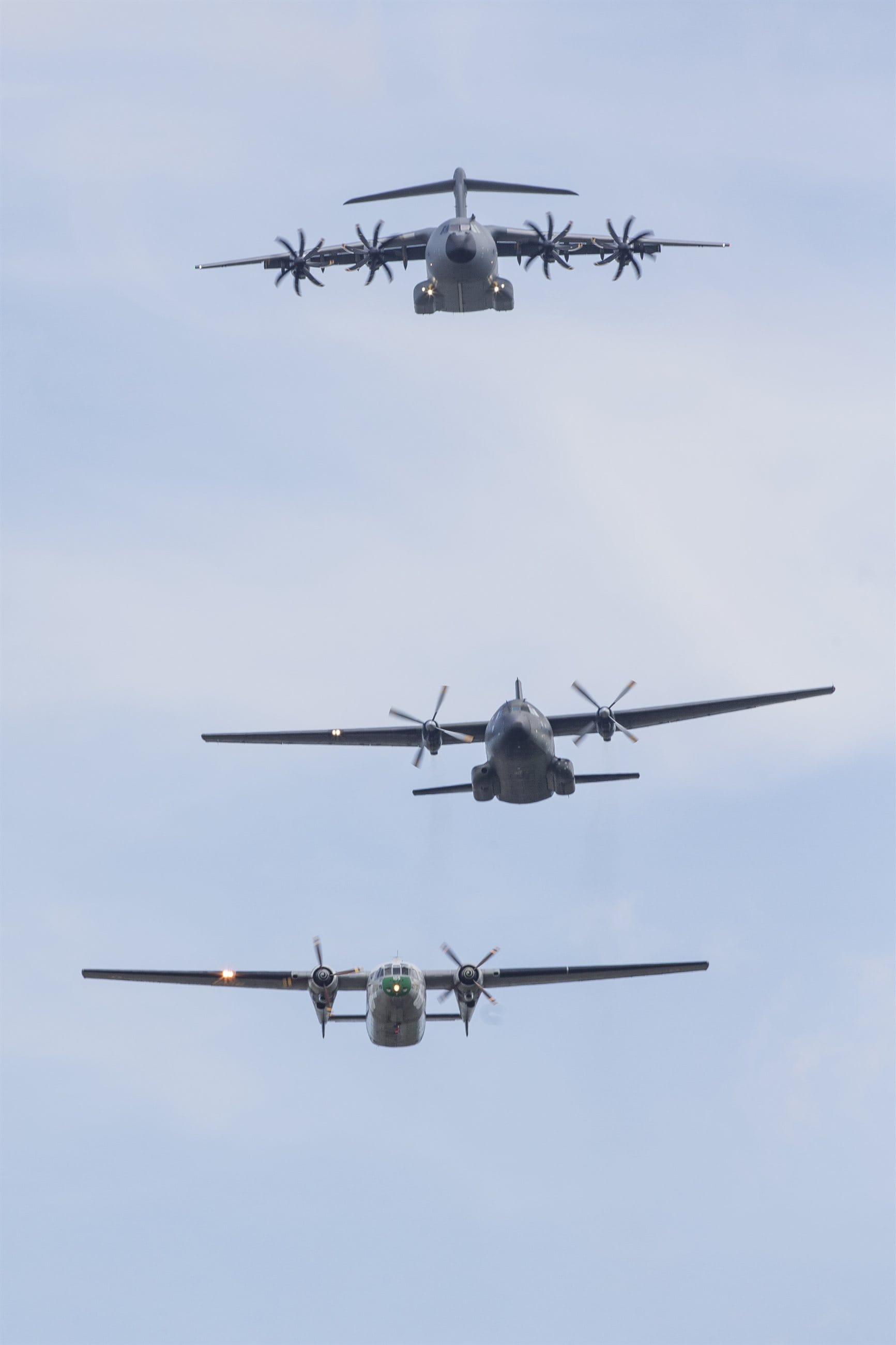 Transall C-160 und A400M im Formationsflug, Generationswechsel im Lufttransport